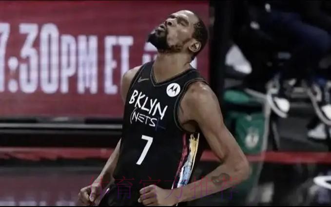 杜兰特强拔三分命中，目前7中4、三分3中2得到10分3板2助