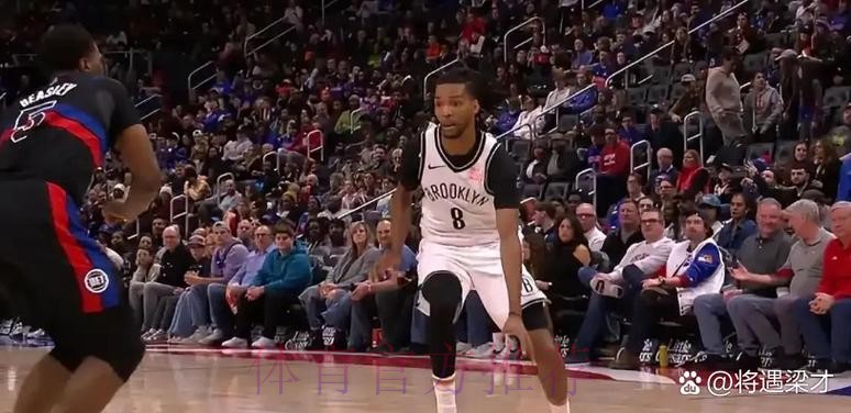 拉文底角三分投进开局连拿8分，国王10-7领先火箭